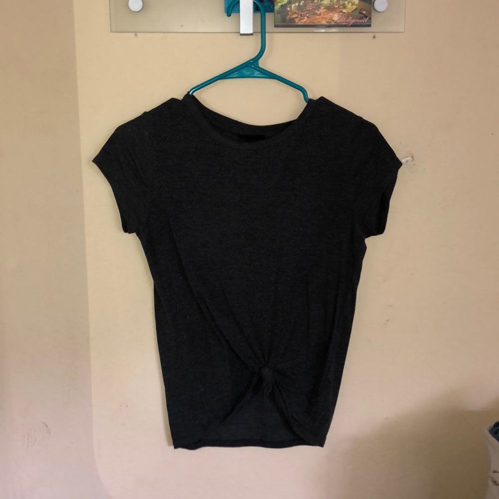 short sleeve with knot in front